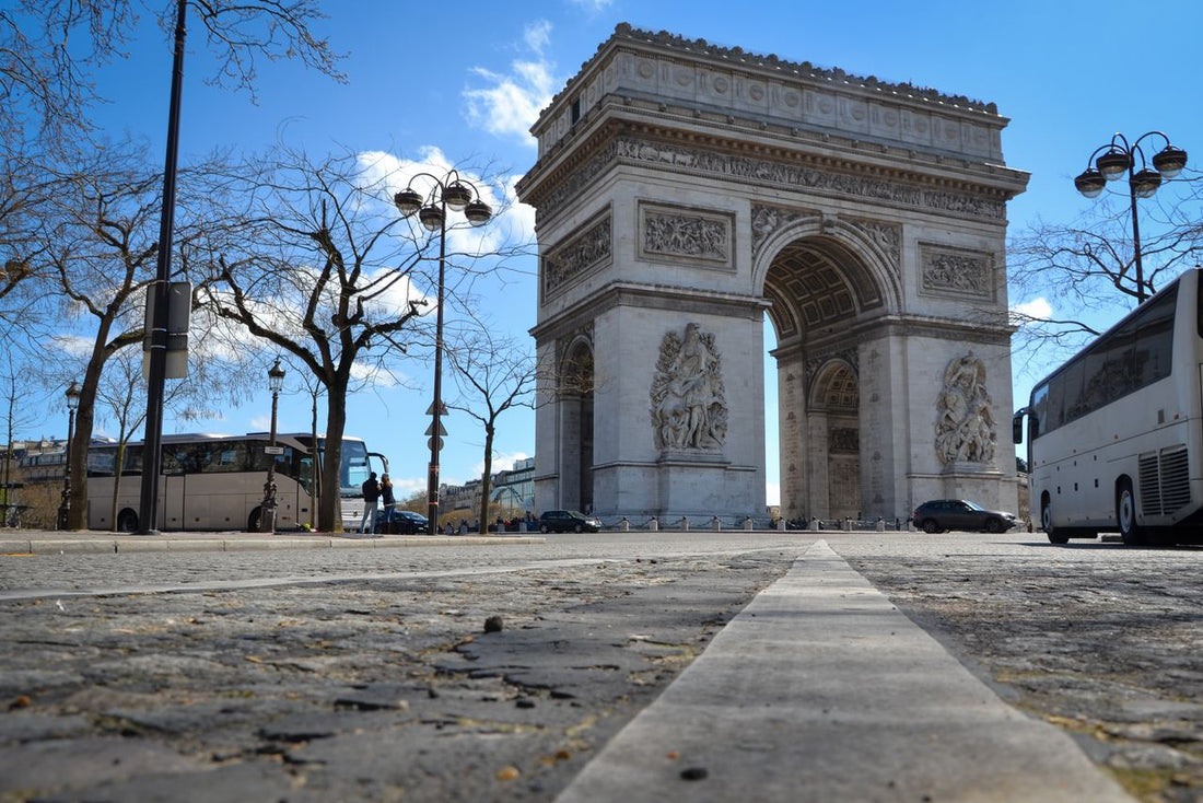 France Data eSIM; photo of France's Arc de Triomphe under a blue sky.