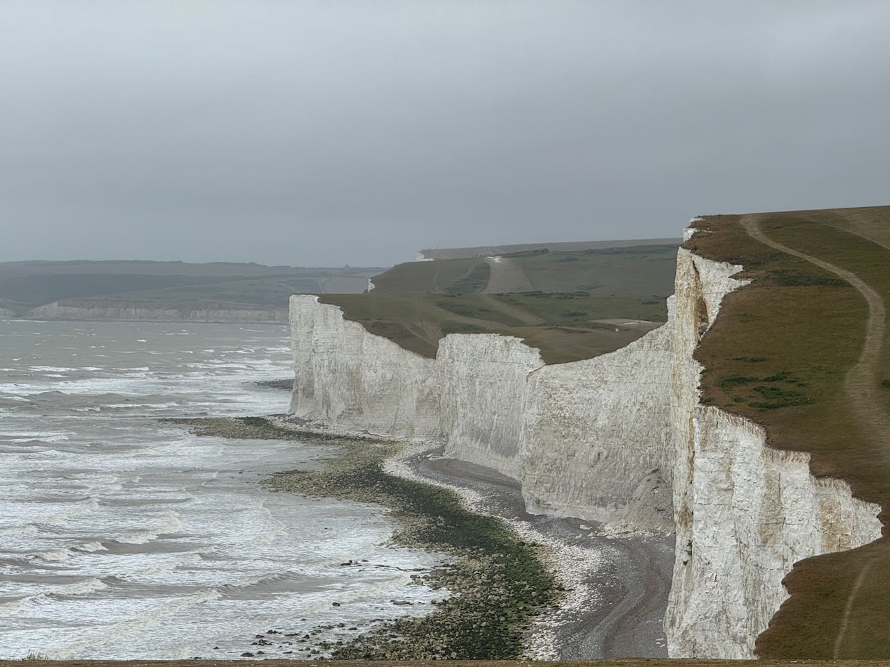 UK eSIM plans for travelers - photo of the Cliffs of Dover
