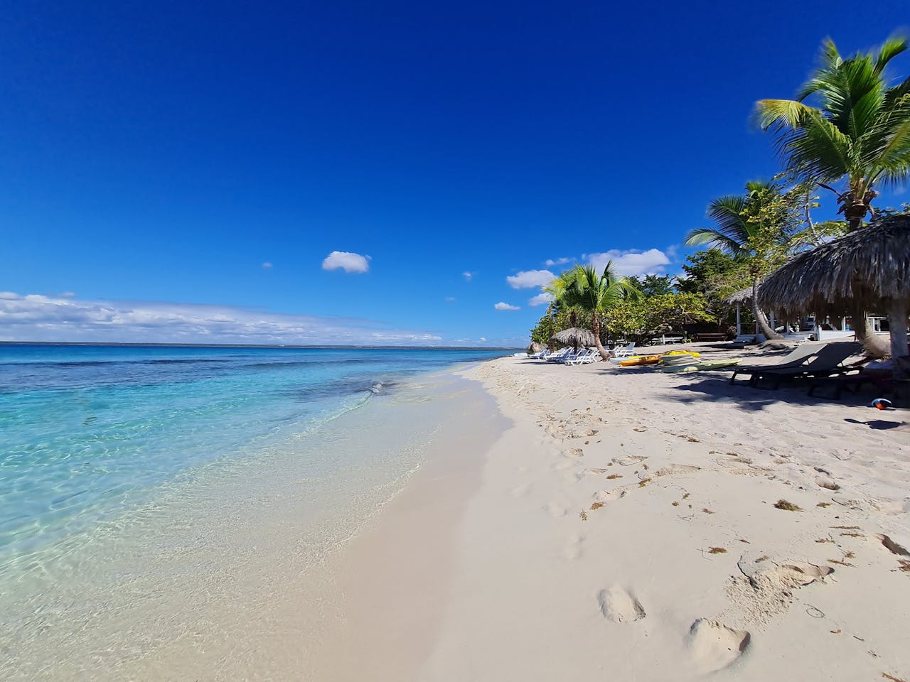 Dominican Republic eSIM plans - photo of beach and ocean in Dominican Republic