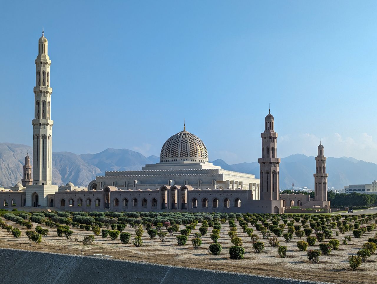 Best Oman eSIM for travel - photo of large palace in Oman with mountains in the background
